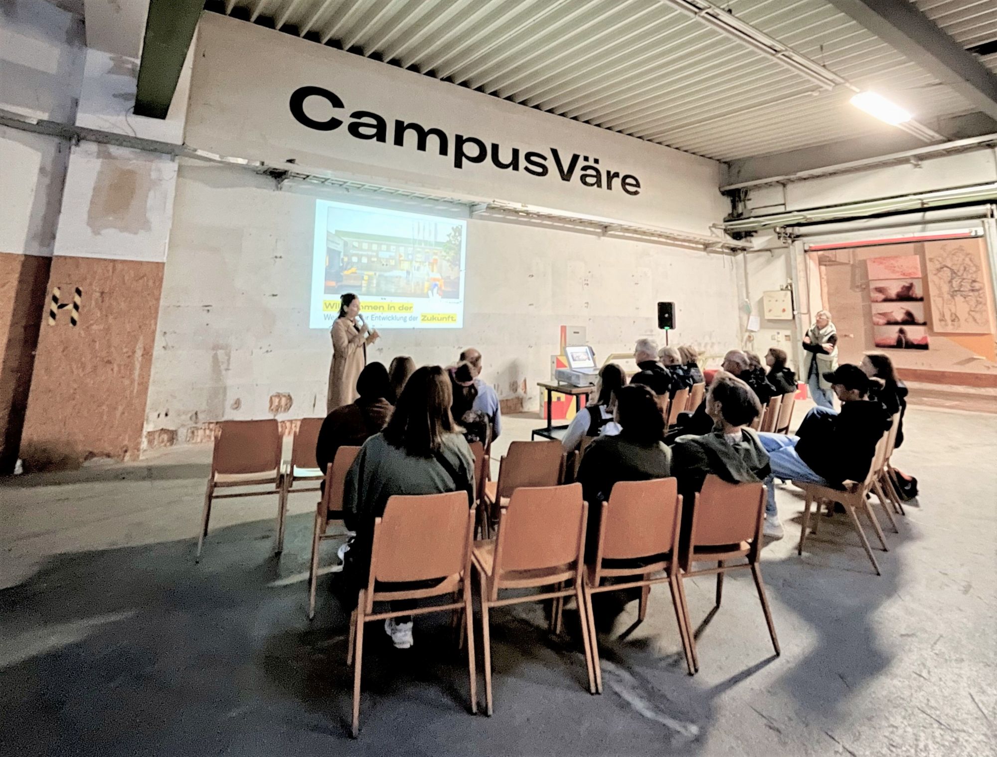 Bettina Steindl erklärt die CampusVäre