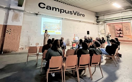 Bettina Steindl erklärt die CampusVäre