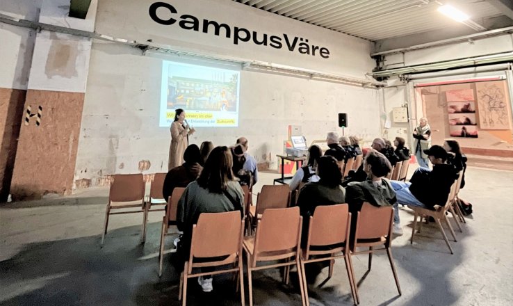 Bettina Steindl erklärt die CampusVäre